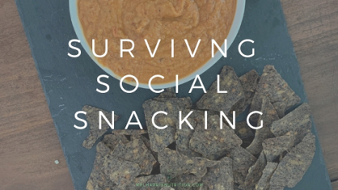 Check out my tips to mindful eating and healthy snacking at parties and events! Feel in control and confident in your food choices while snacking.